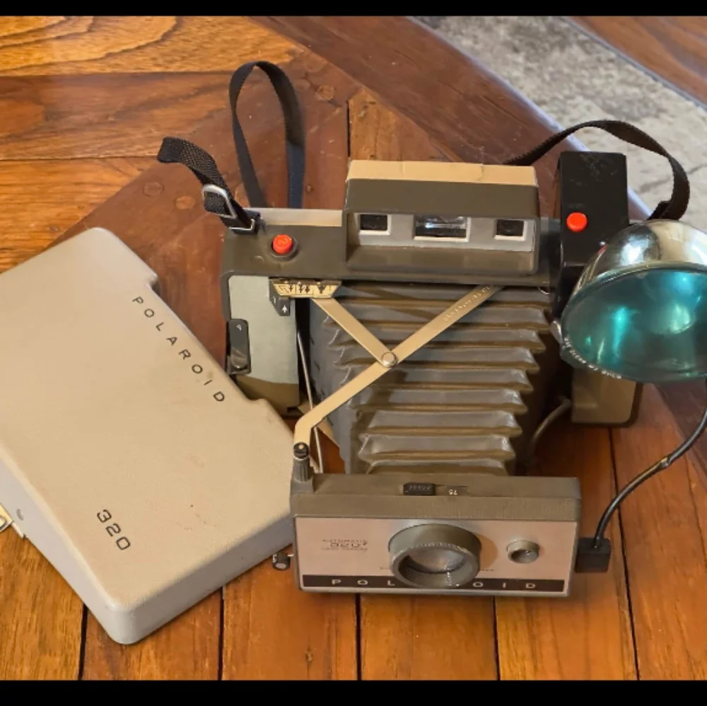 Polaroid 320 Instant Pack Film Land Camera